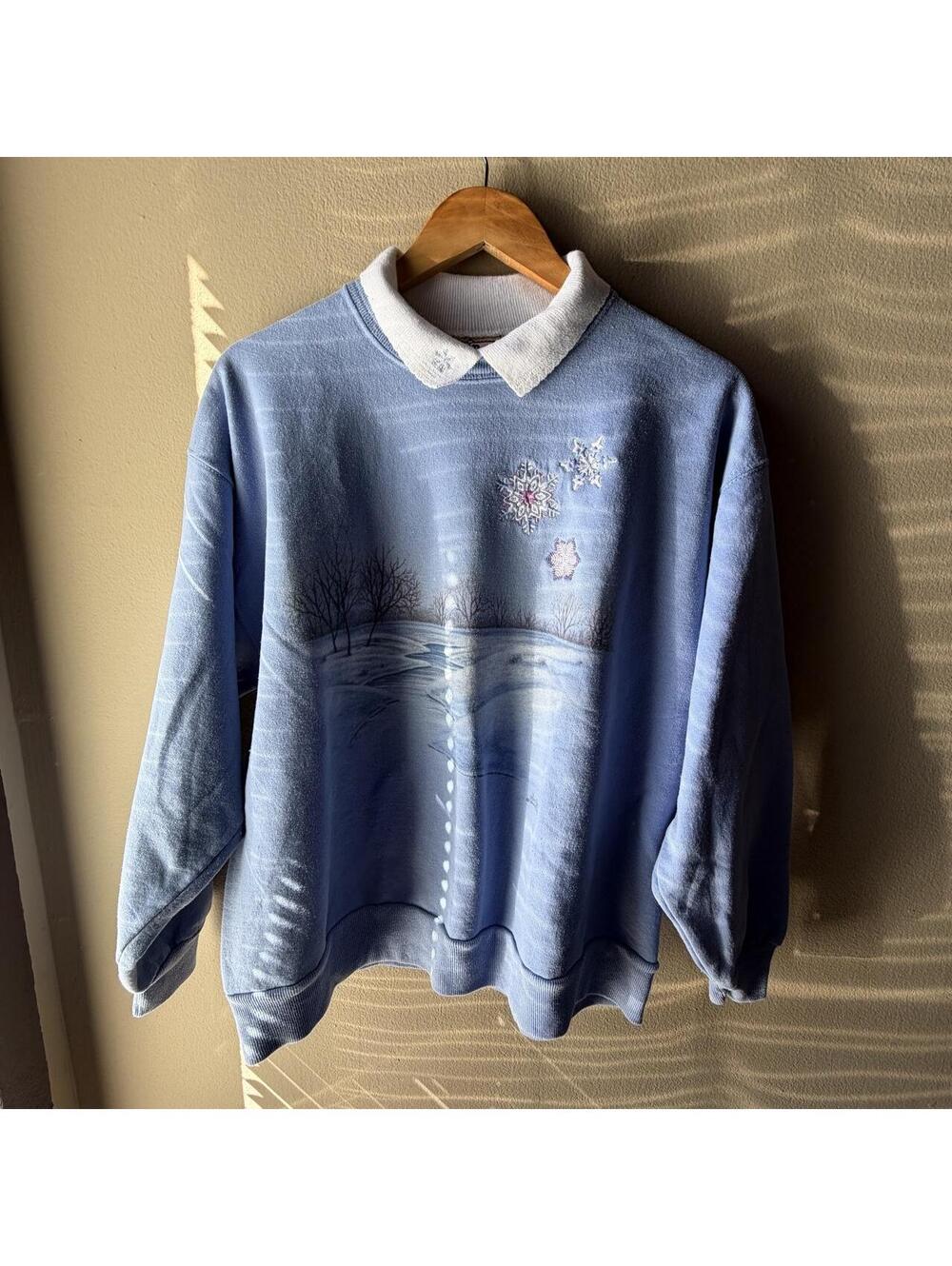Vintage Top Stitch by Morning Sun Blue Winter Snowflake Collared Sweatshirt – L